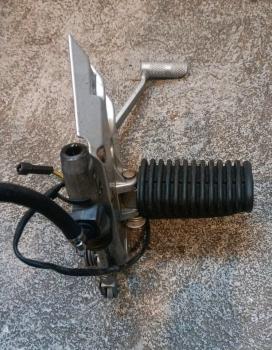 BMW-R850R-R1100R-R1100-Fußrasten-Anlage-rechts-komplett-1