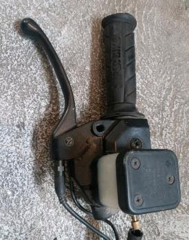 BMW-K100-Bremspumpe-Gasgriff-vorn-2