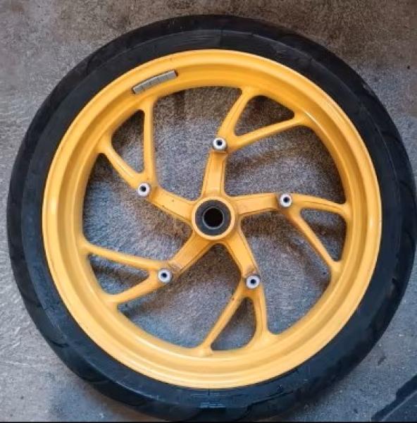 BMW-1200S-K40-Vorderrad-Felge-vorn-inkl-Reifen-1