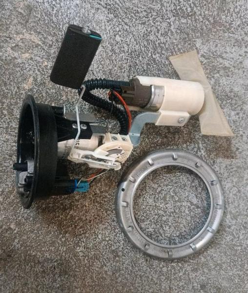 BMW-F800ST-E8ST-ABS-Benzinpumpe-Kraftstoffpumpe-Tankgeber-1