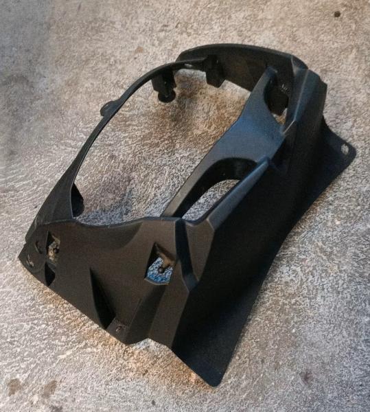 BMW-F800ST-E8ST-ABS-Scheinwerfer-Halter-Geweih-Verkleidung-4