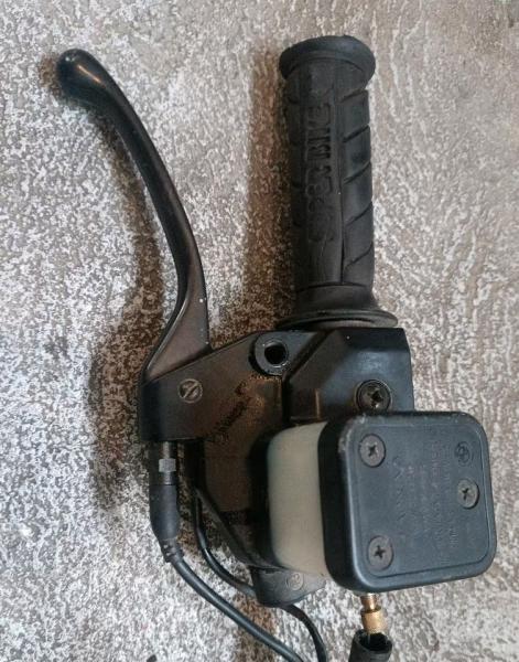 BMW-K100-Bremspumpe-Gasgriff-vorn-2