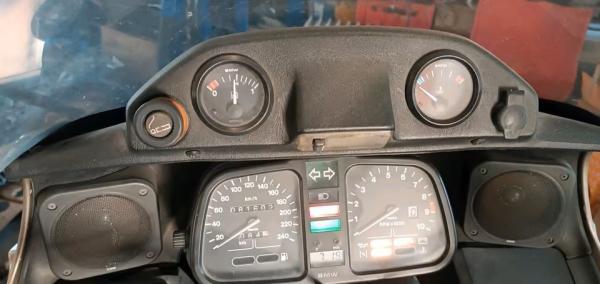 BMW-K100LT-Zusatzinstrumente-Anzünder-Tankanzeige 1