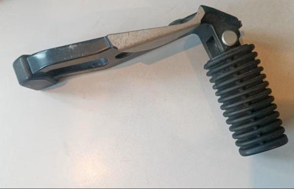 BMW-R1100GS-Fußraste-Kofferhalter-hinten-re.-2314764-2