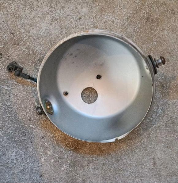 BMW-R850R-Scheinwerfer-Gehäuse-Topf-Halterung-1